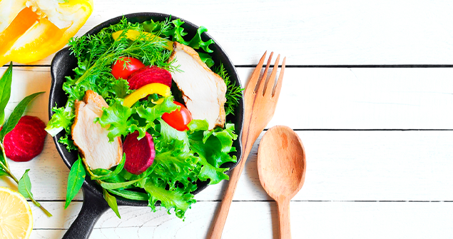 Bem Estar - Frango com salada não é sempre a opção mais saudável do cardápio